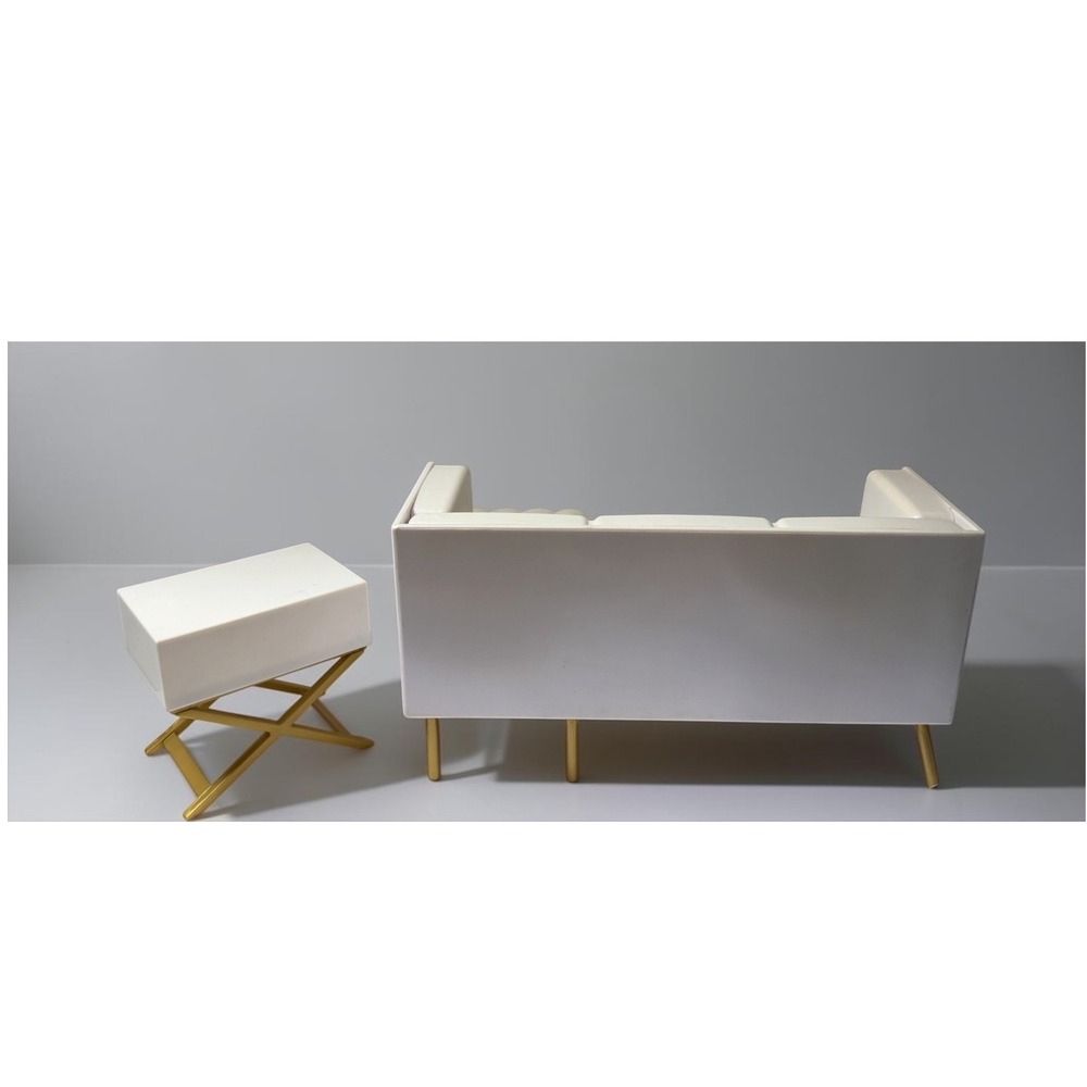 MGA LOL Surprise OMG House of Surprises White Sectional Sofa & Side Table - Picture 2 of 4